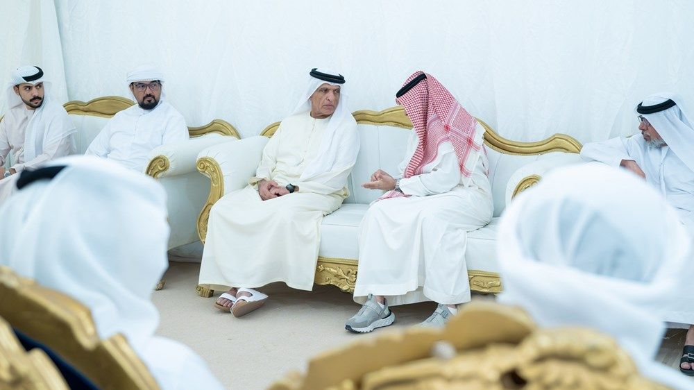 حاكم رأس الخيمة يقدّم واجب العزاء في وفاة حسين الرفاعي المنصوري