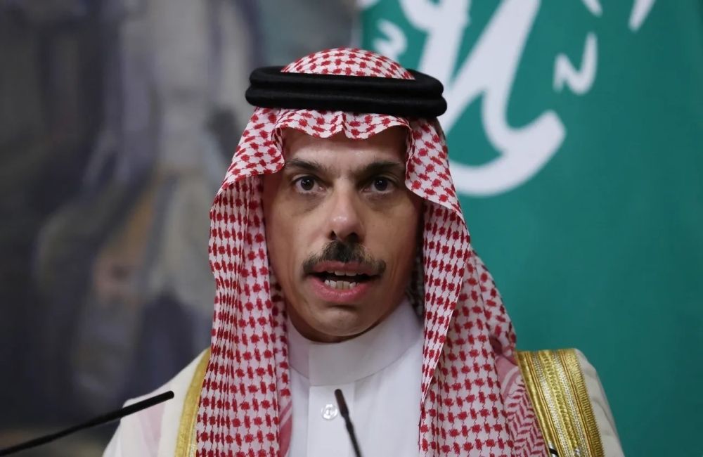 وزير الخارجية يبحث مع نظيره الإيراني مستجدات مفاوضات السلام