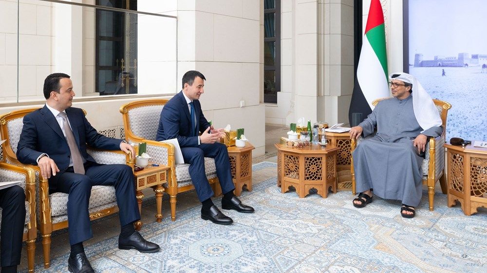 منصور بن زايد يستقبل نائب رئيس وزراء أوزبكستان