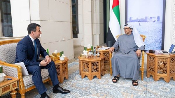 منصور بن زايد يستقبل نائب رئيس وزراء أوزبكستان