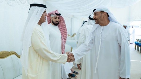 حاكم رأس الخيمة يقدّم واجب العزاء في وفاة حسين الرفاعي المنصوري