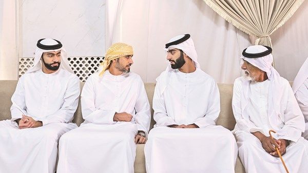حميد وراشد بن عمار يقدّمان واجب العزاء في وفاة موزة ضاعن
