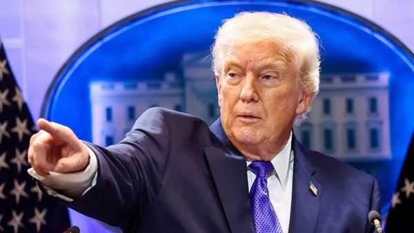 ترامب: لن نسمح لإيران بابتزاز العالم من خلال مضيق هرمز