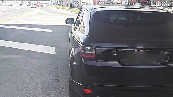 ضبط سائق مركبة استخدمها في استعراض خطر ومتهور بدبي