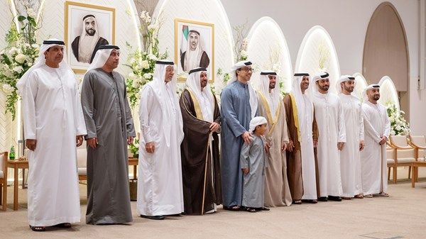 منصور بن زايد يحضر أفراح الفهيم والخاطر
