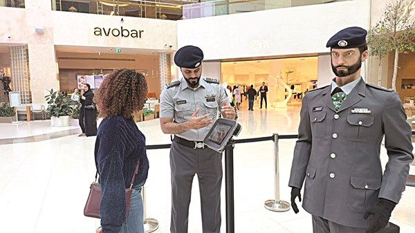 «شرطة أبوظبي» تعزّز أمن الطرقات الذكي في «ياس مول»