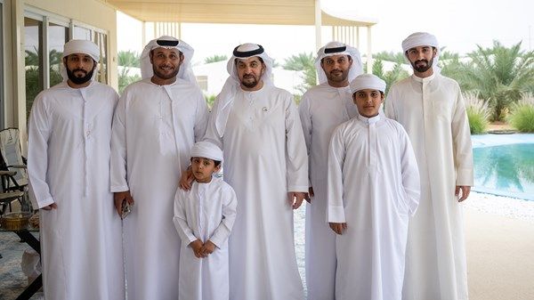 حمدان بن زايد يطّلع على مشروع لإكثار الحبارى والأرنب البري في منطقة الظفرة