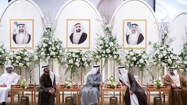 سيف بن زايد يحضر أفراح الفهيم والخاطر