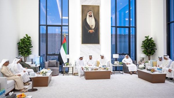 حمدان بن زايد يزور محمد خلفان الهاملي بمنزله في مدينة زايد