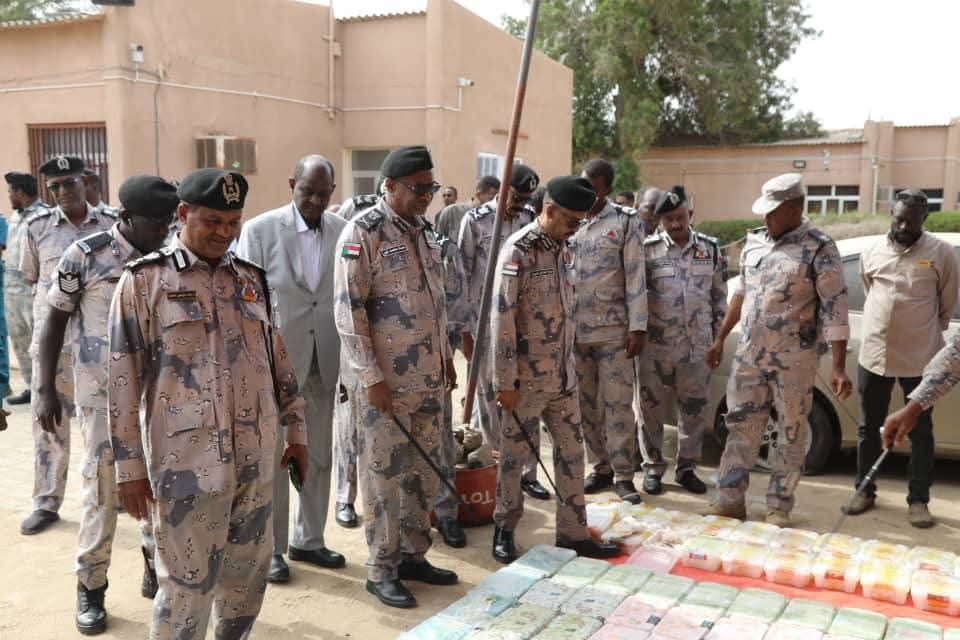 مكافحة التهريب بالبحر الأحمر تضبط 340 كيلو آيس و200 ألف حبة مخدرة فى عملية نوعية بالتعاون مع المخابرات العامة