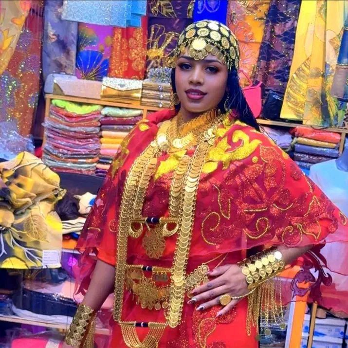 شاهد بالفيديو.. التيكتوكر سحر كوكي تحذر مواطنيها السودانيين من تصويرها أثناء قيادة سيارتها بالقاهرة وتهدد بالرد عليها بلسانها وبالقانون