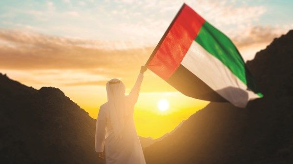 توزيع أعلام الدولة في مدن الظفرة تماشياً مع «فخورين بالإمارات»