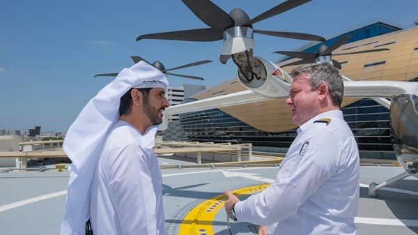 حمدان بن محمد يتفقّد سير العمل في أول محطة للإقلاع والهبوط العمودي للتاكسي الجوي