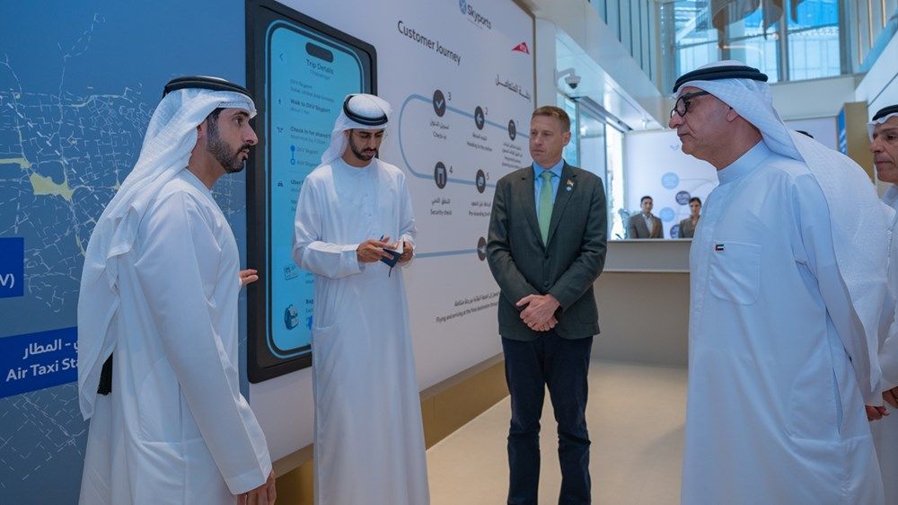 حمدان بن محمد يتفقّد سير العمل في أول محطة للإقلاع والهبوط العمودي للتاكسي الجوي