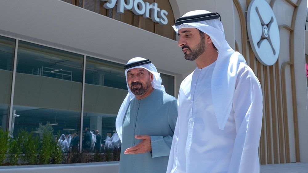 حمدان بن محمد يتفقّد سير العمل في أول محطة للإقلاع والهبوط العمودي للتاكسي الجوي