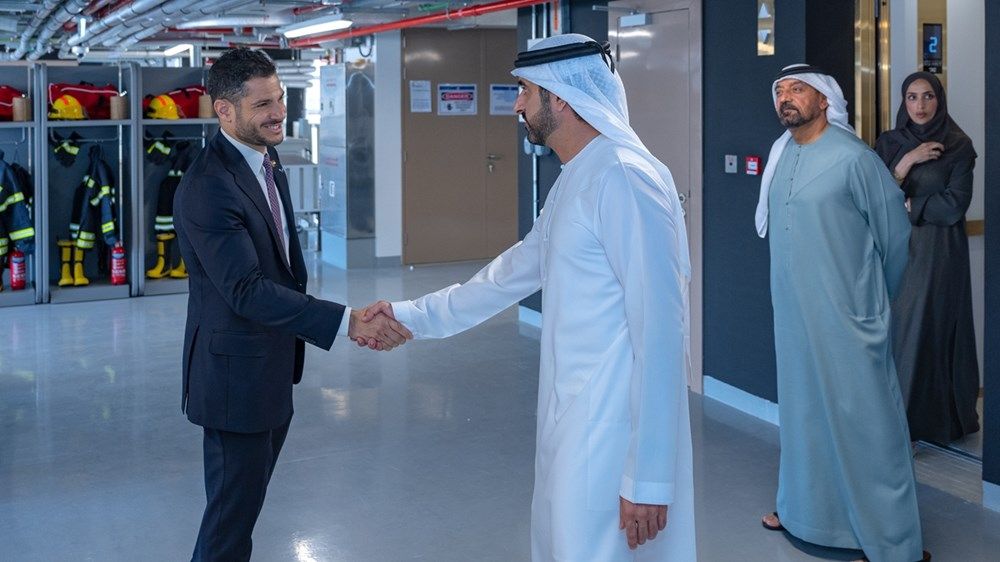 حمدان بن محمد يتفقّد سير العمل في أول محطة للإقلاع والهبوط العمودي للتاكسي الجوي