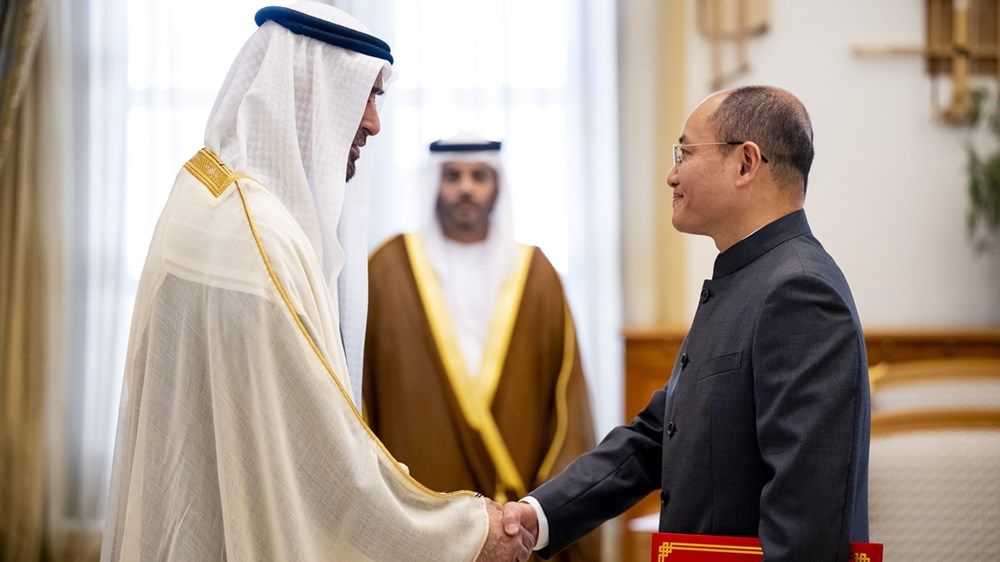 رئيس الدولة يتسلم أوراق اعتماد عدد من السفراء الجدد المعينين لدى الإمارات