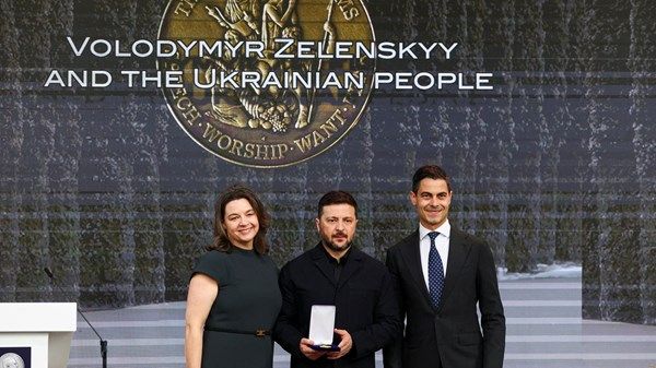 زيلينسكي يفوز بجائزة "الحريات الأربع الدولية"