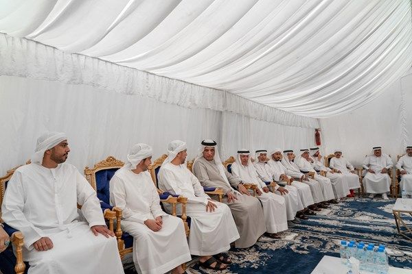 سعود بن صقر يقدّم واجب العزاء في وفاة نجيب حسن الزعابي