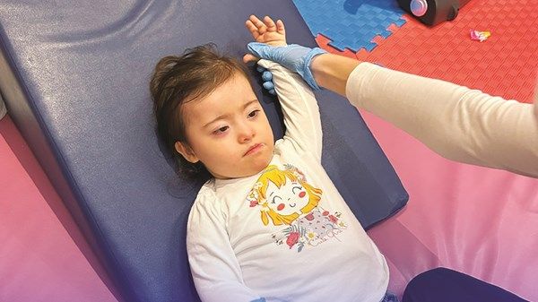 طبيبة مواطنة تبتكر برنامجاً رقمياً لرعاية المصابين بمتلازمة داون