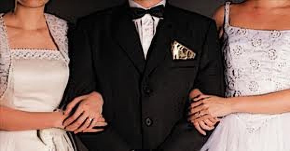 بالفيديو.. فتاة سودانية تشترط على عريسها أن يتزوج صديقتها معها في نفس يوم زفافها وبعد أن وافق على شرطها وتزوجهما حدثت المفاجأت الصادمة!!