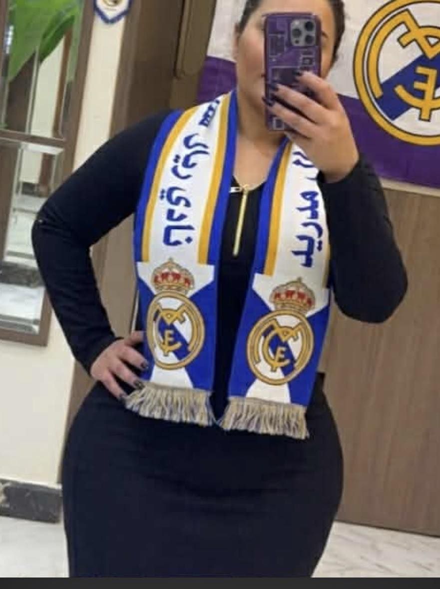 شاهد بالصورة.. الناشطة وسيدة الأعمال السودانية رانيا الخضر تستعرض جمالها بإطلالة ملفتة بشعار ريال مدريد: (المانيا طفحتنا الدم مؤتمر برلين والبايرن)