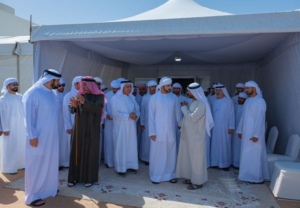 حمدان بن محمد وأحمد بن محمد يقدِّمان واجب العزاء في وفاة حسين الأحبابي