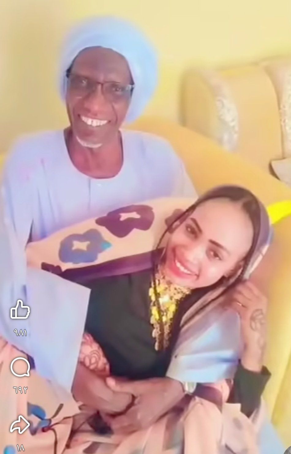 شاهد بالصورة والفيديو.. ظاهرة زواج كبار السن تشعل مواقع التواصل بالسودان.. رجل “سبعيني” يتزوج من فتاة “عشرينية” ويغازلها بلقطات رومانسية