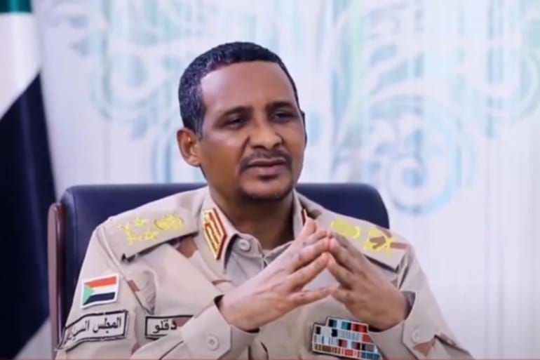 شاهد بالفيديو.. قيادي بارز بالدعم السريع يوجه رسالة غاضبة لحميدتي: (أهلك كلهم “شفشافة” وما بحاربوا والبموتوا كلهم أولاد المسيرية)