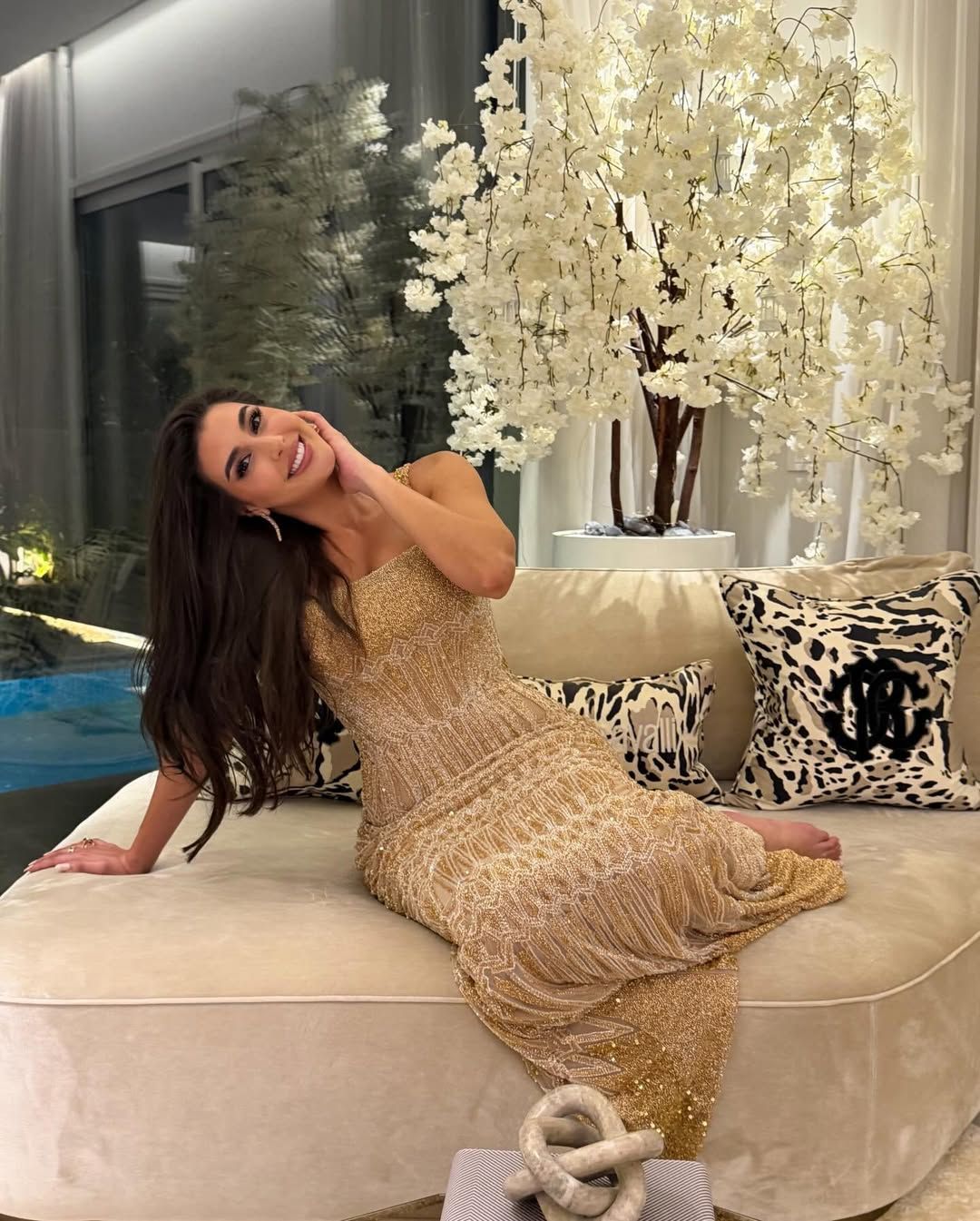 بين البريق والأنوثة: ياسمين صبري بفستان يخطف الأنظار