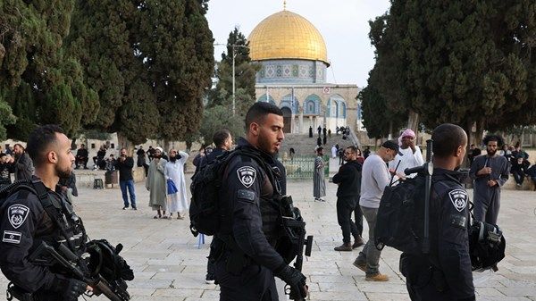 عشرات المستوطنين يقتحمون «الأقصى»