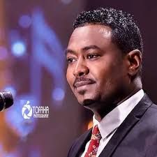 شاهد بالفيديو.. الفنان شكر الله عز الدين يعبر عن خيبة أمله من زملائه بعد تعافيه من الجراحة: (لو لقيت معاملتي معاك اتغيرت أعرف إنك ما بقيت زولي)