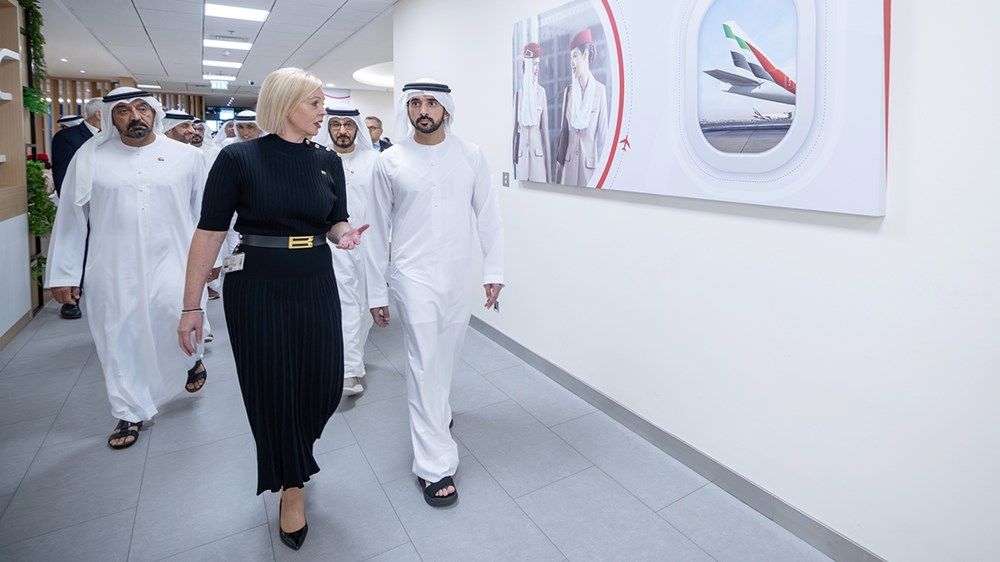 حمدان بن محمد: فخور بفريق عمل مطارات دبي و«طيران الإمارات» و«فلاي دبي»