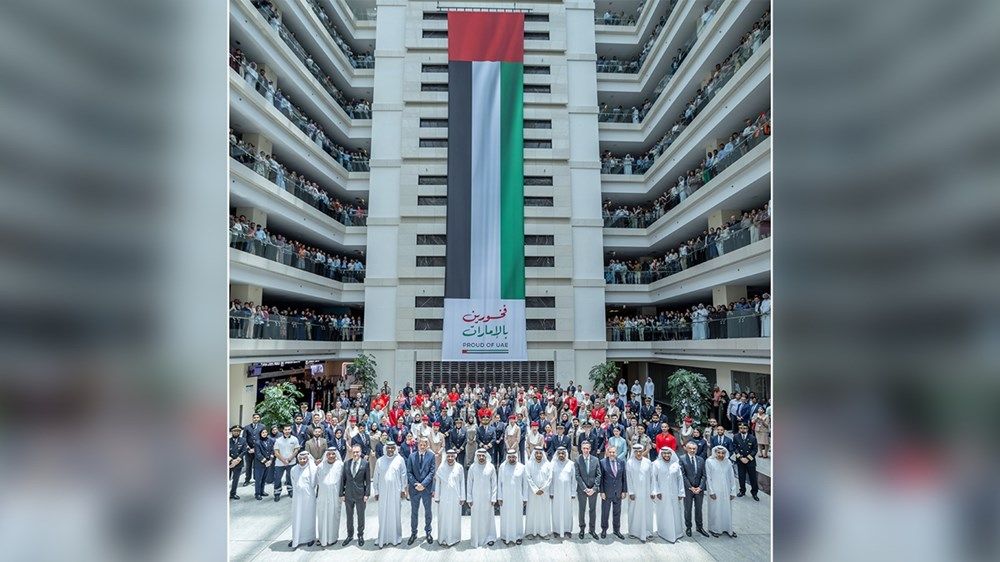 حمدان بن محمد: فخور بفريق عمل مطارات دبي و«طيران الإمارات» و«فلاي دبي»