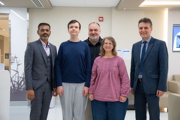 "خليفة الطبية" تحقق إنجازاً طبياً نوعياً باستخدام أحدث التقنيات الجراحية