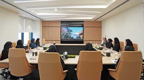 جميلة القاسمي تطلع على إنجازات مؤسسة الشارقة للتمكين الاجتماعي