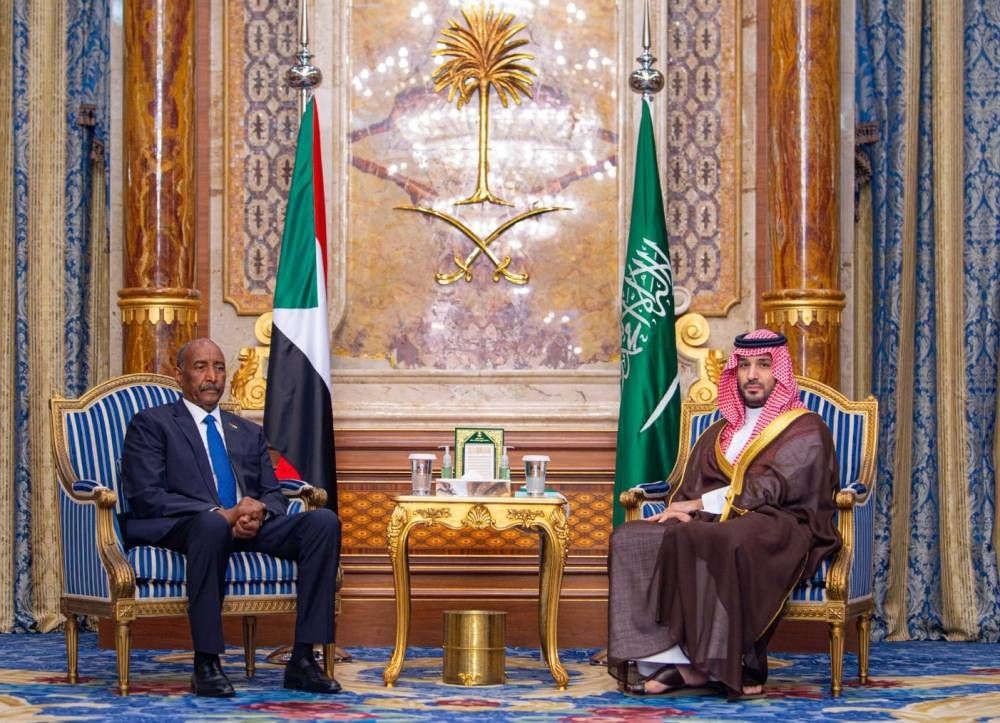 ولي العهد والبرهان يؤكدان أهمية الحفاظ على سيادة السودان