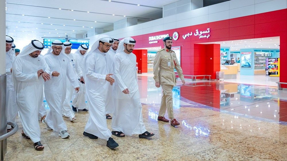 حمدان بن محمد: فخور بفريق عمل مطارات دبي و«طيران الإمارات» و«فلاي دبي»