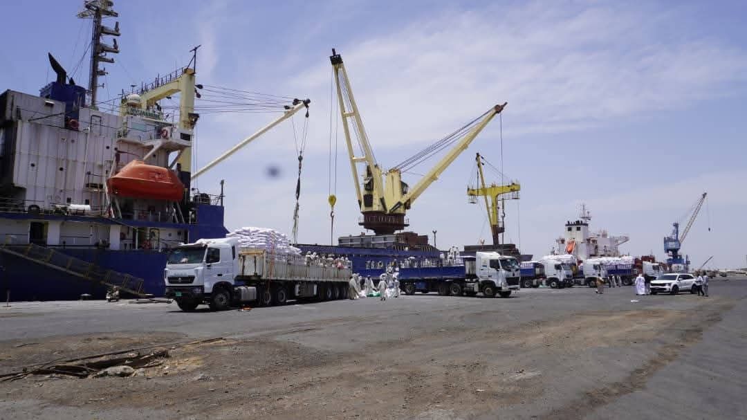 مفوضة العون الانساني تدشن وصول 10 آلاف طن من الدقيق مقدمة من شركة الشمال لإنتاج الأسمنت