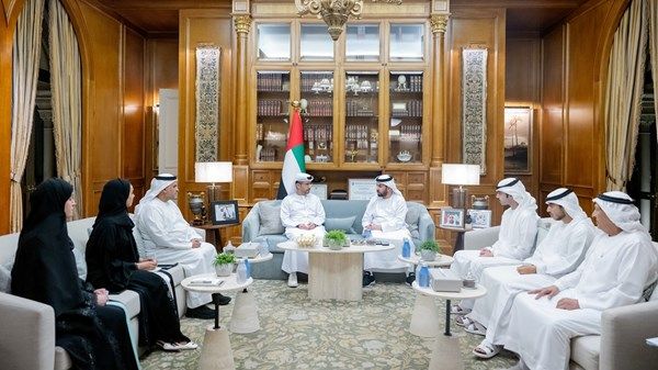 حمدان بن زايد يستقبل وفد مجموعة موانئ أبوظبي ويطلع على مستجدات تطوير البنية التحتية البحرية في الظفرة