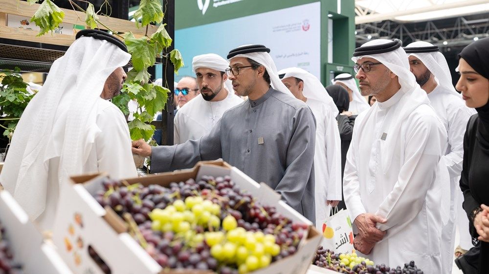 منصور بن زايد وهزاع بن زايد يشهدان انطلاق النسخة الثانية من المؤتمر والمعرض الزراعي الإماراتي في العين