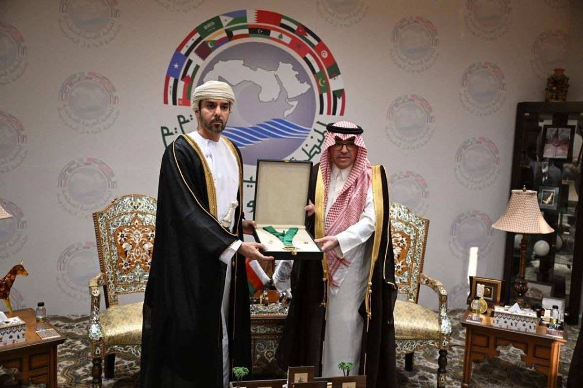 قلادة السياحة العربية من الطبقة الممتازة للسلطان هيثم بن طارق بن تيمور آل سعيد