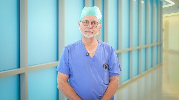 "شخبوط الطبية" تحقق إنجازاً نوعياً في زراعة جذع الدماغ السمعي للأطفال بأبوظبي