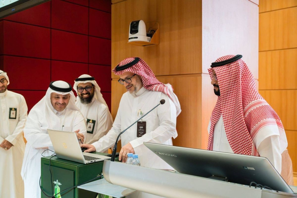 جامعة الملك عبدالعزيز تُدشّن برنامج "مسارات التعلم المرن في الذكاء الاصطناعي" بمناسبة عام الذكاء الاصطناعي 2026