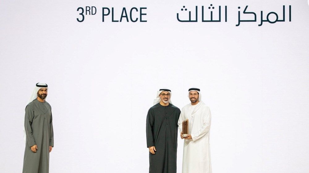 خالد بن محمد بن زايد يكرم الفائزين بجائزة أبوظبي للأداء الحكومي المتميز