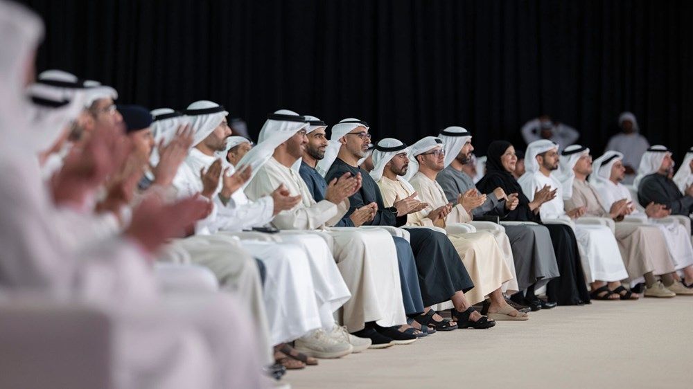 خالد بن محمد بن زايد يكرم الفائزين بجائزة أبوظبي للأداء الحكومي المتميز