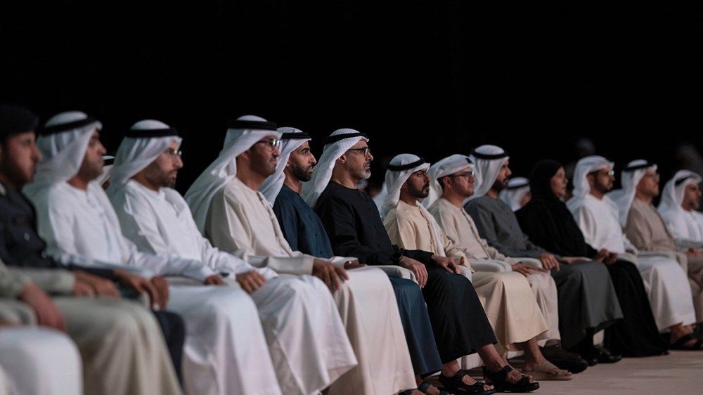 خالد بن محمد بن زايد يكرم الفائزين بجائزة أبوظبي للأداء الحكومي المتميز