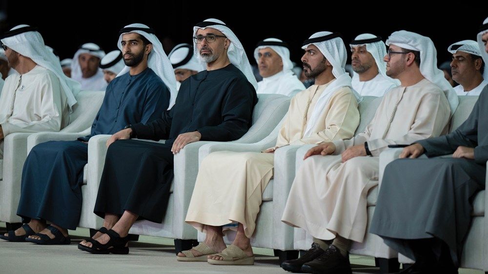 خالد بن محمد بن زايد يكرم الفائزين بجائزة أبوظبي للأداء الحكومي المتميز