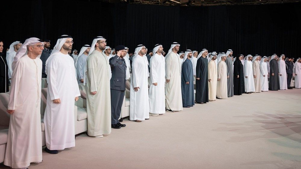 خالد بن محمد بن زايد يكرم الفائزين بجائزة أبوظبي للأداء الحكومي المتميز