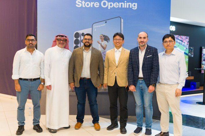 تكنولوجيا: سامسونج تعيد صياغة مفهوم الحياة المتصلة بإطلاق متجرها المتكامل والرائد في “جدة بارك”